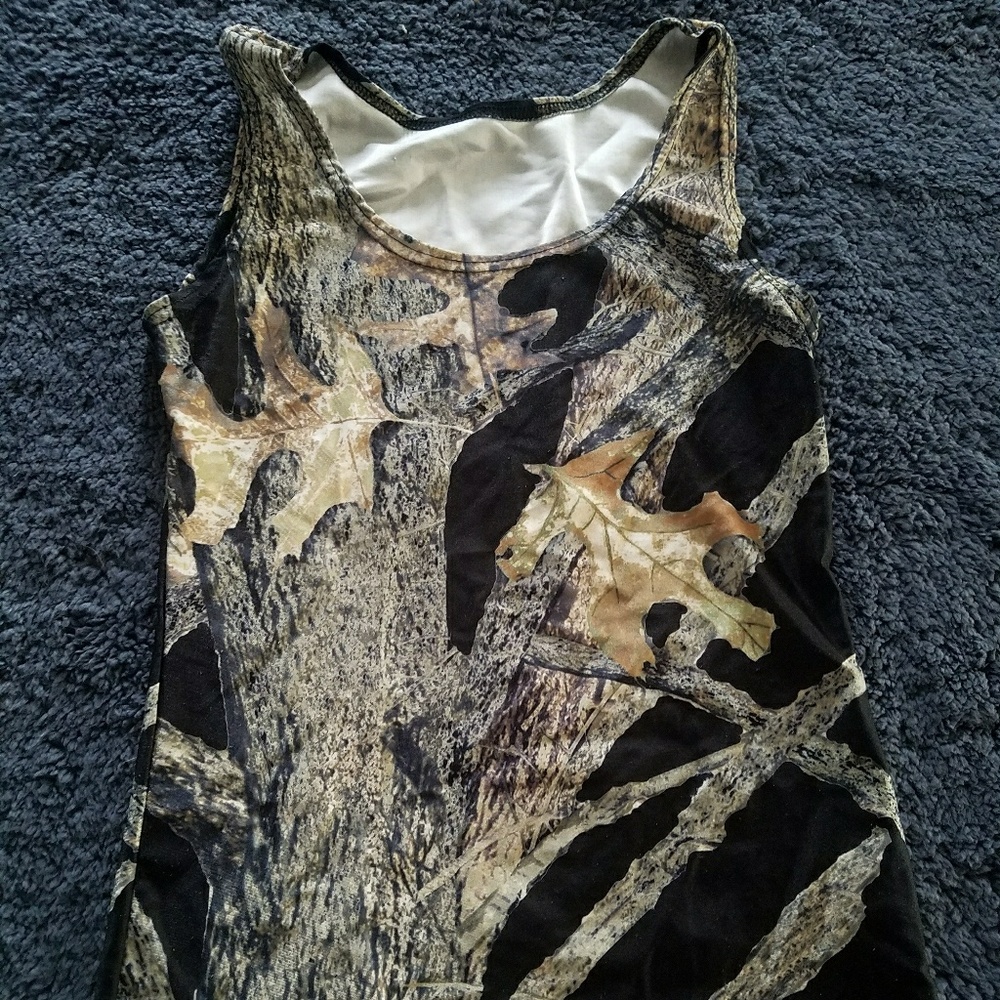 Medium camo dry wear tank 💋💋